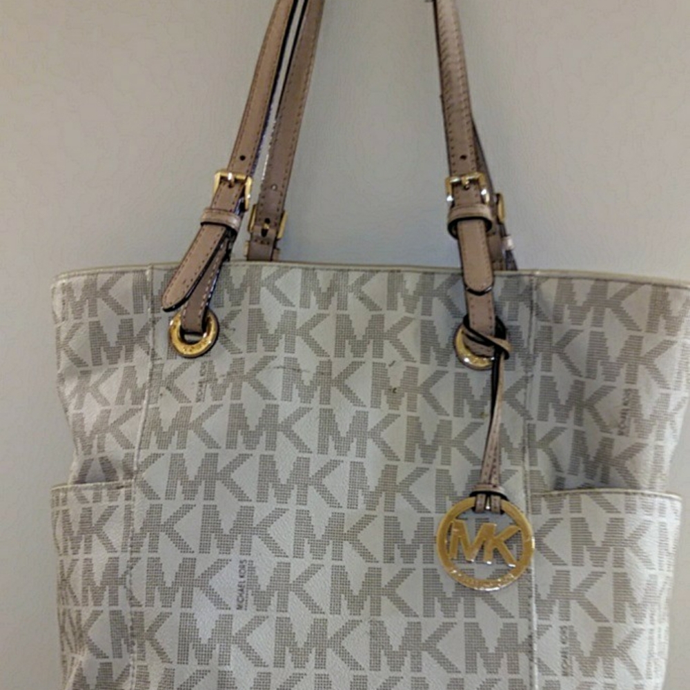 Authentic medium Vanilla Michael Kors Tote